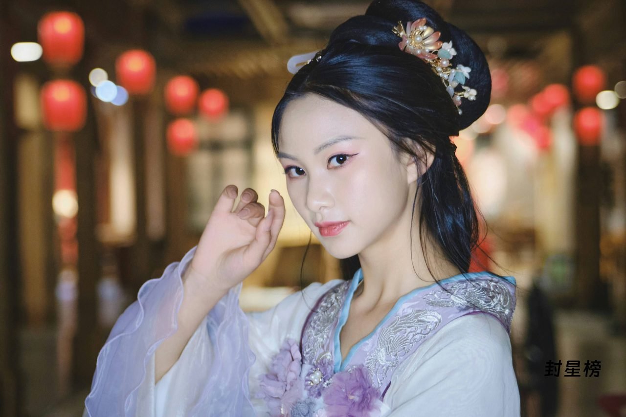 粉丝送的不是花,是葱!李乃文济南录节目收到“大葱花束”,笑言:晚上我就吃它 post thumbnail image