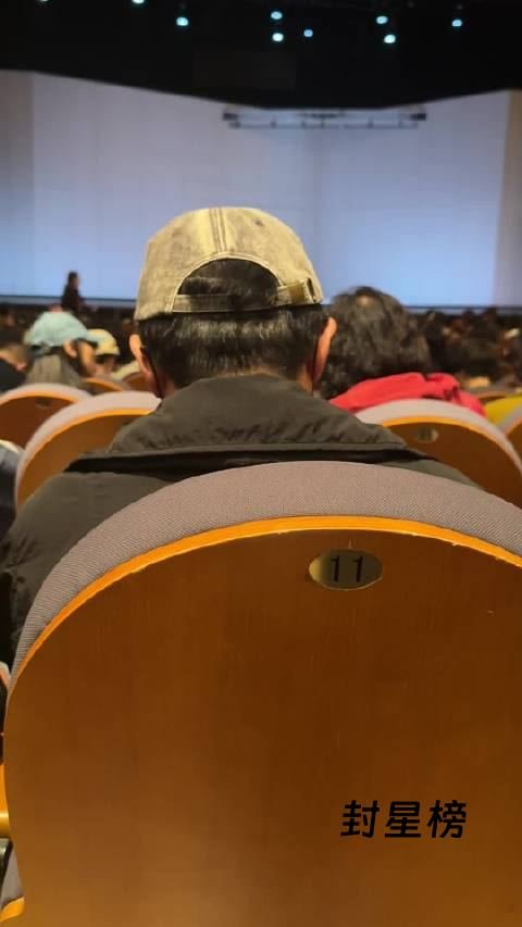 半个娱乐圈去乌镇“团建”:黄渤、郭涛、杨烁、童瑶接连被偶遇,明星到了戏剧节也只是观众 post thumbnail image