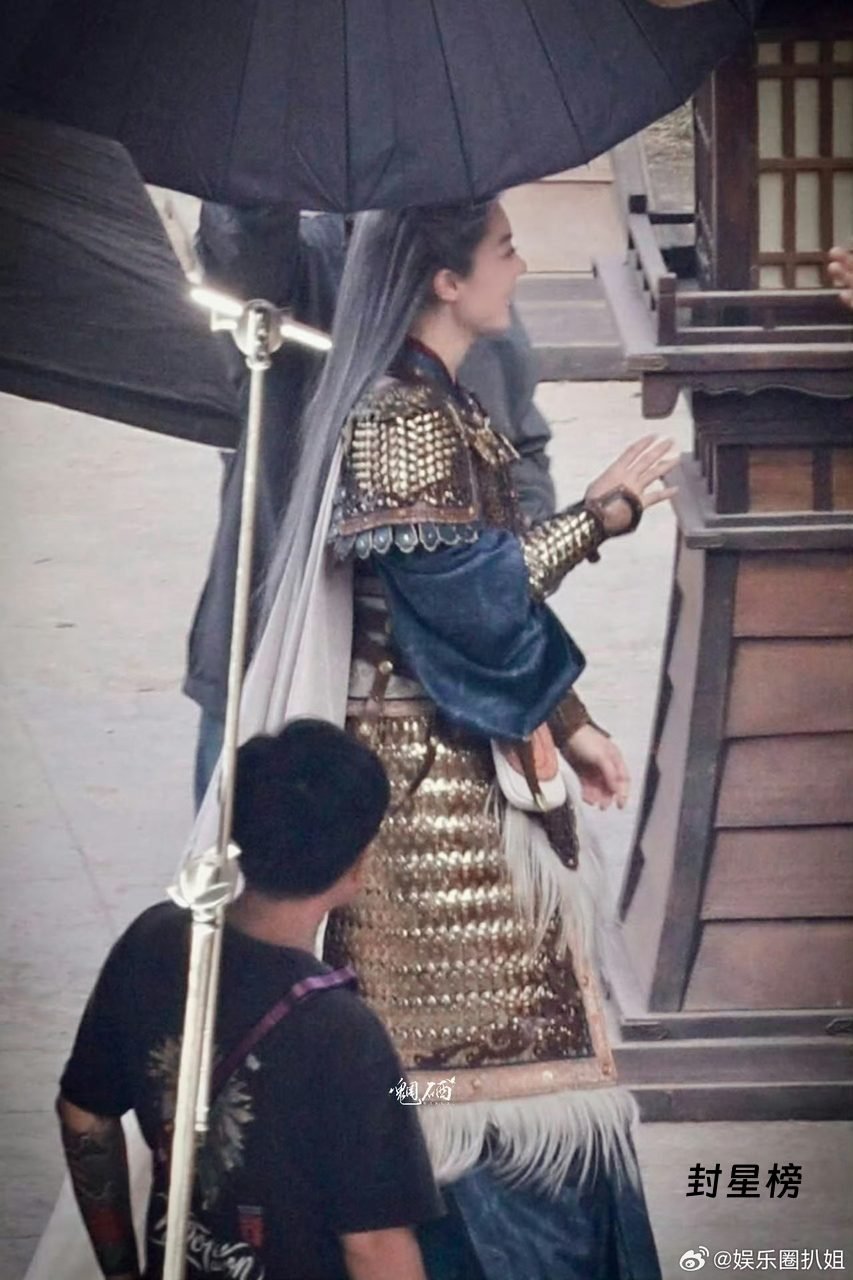 赵今麦新剧《初语》白发造型路透曝光，疏离破碎感拉满 post thumbnail image